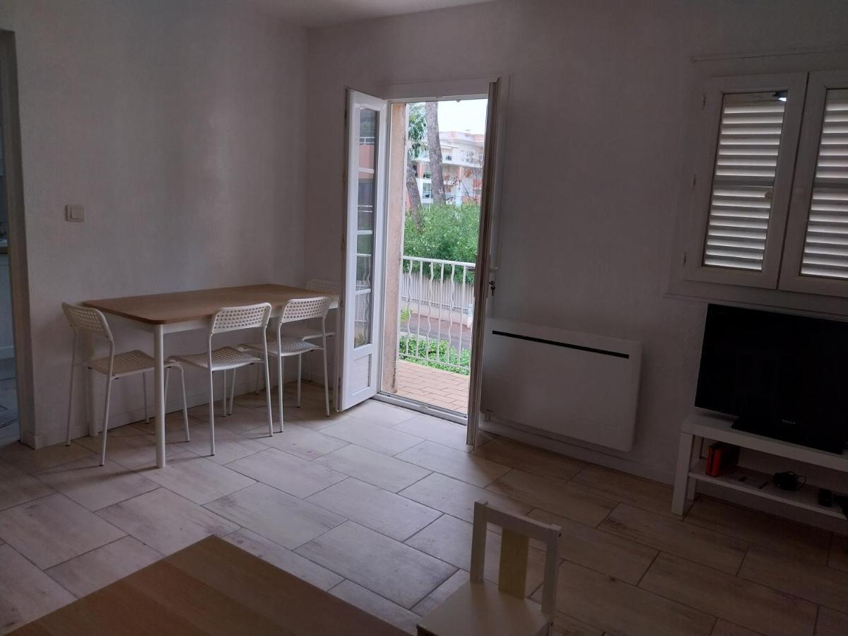 Appartement Port De Hyeres Exterior photo