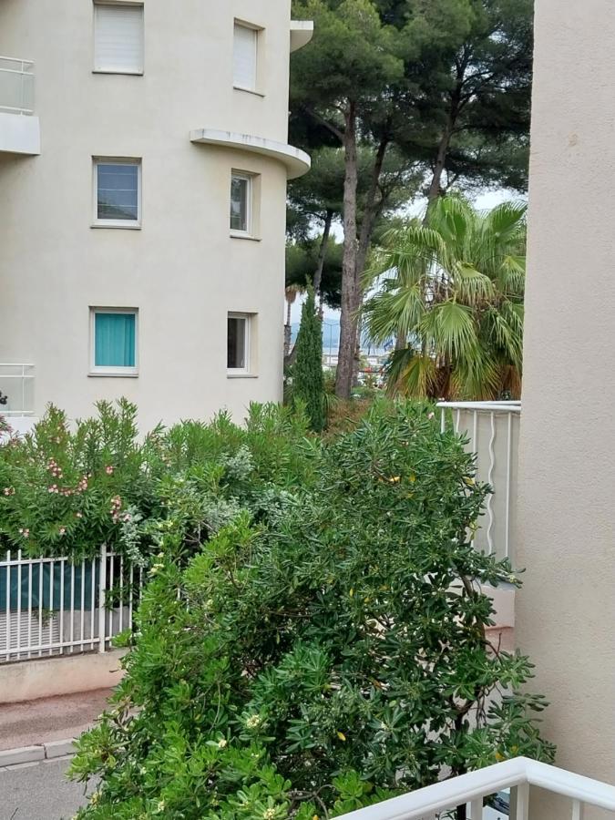 Appartement Port De Hyeres Exterior photo